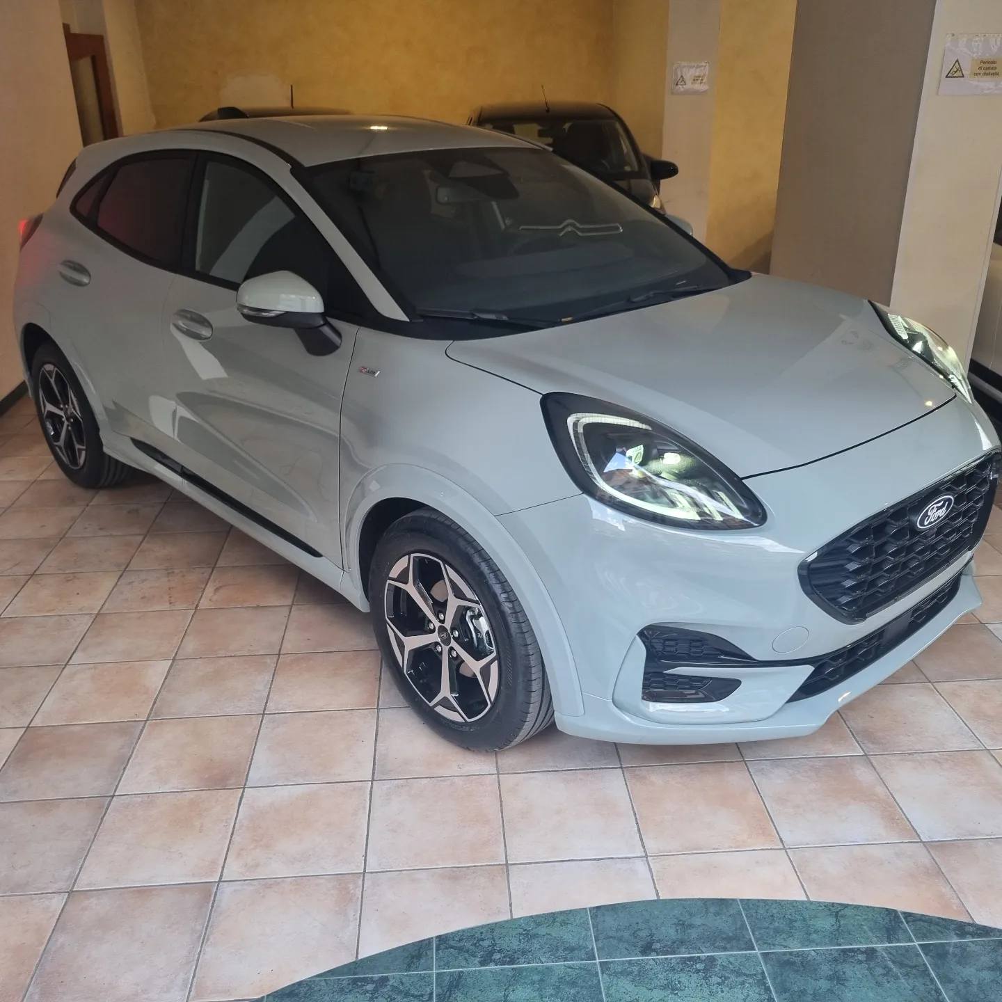 Ford puma 1.0 hybrid St-line NUOVA DA IMMATRICOLARE